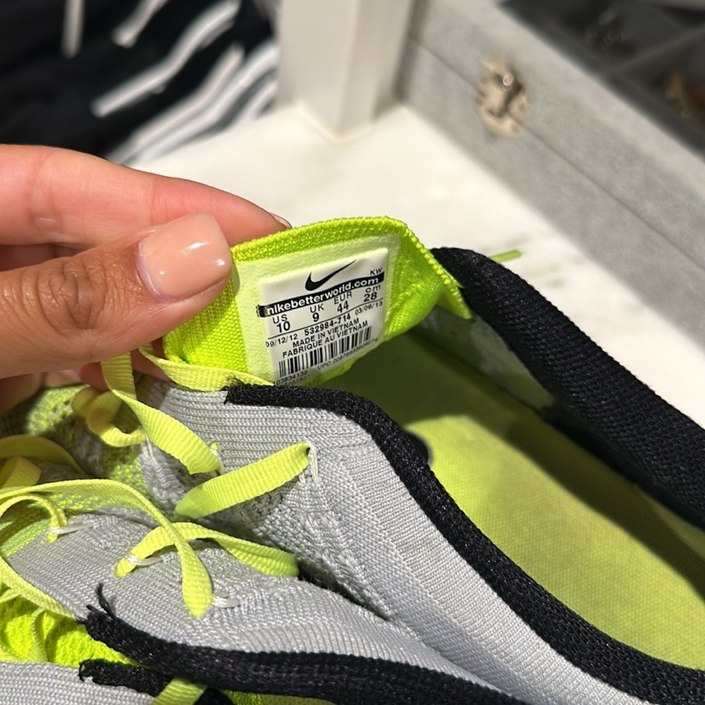 Nike Flyknit Trainers- Neon and grey - Picture 6 of 6